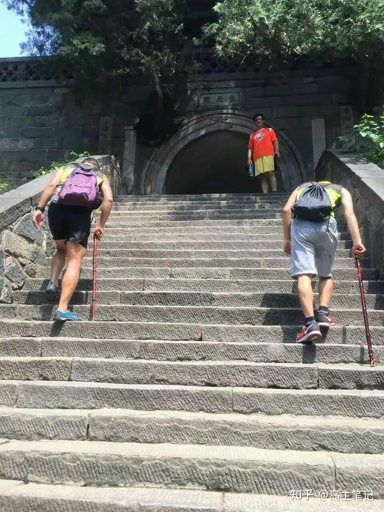 景区搞钱新思路！靠“送东西”一天稳赚500+，普通人也能复制！